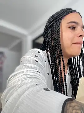 Snapshot of JuanitaMore01 chatting on 11/26/25, 07:37 JuanitaMore01 online show from 11/26/25, 07:37