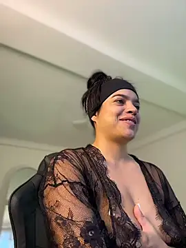 JuanitaMore01 online show from 05/17/26, 08:27