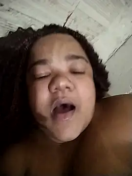 Snapshot of melcarioca1111 chatting on 10/14/25, 04:02 melcarioca1111 online show from 10/14/25, 04:02