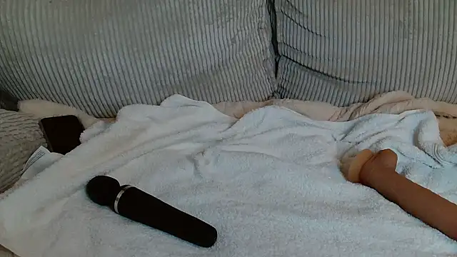 liloush   online show from 10/22/25, 10:09