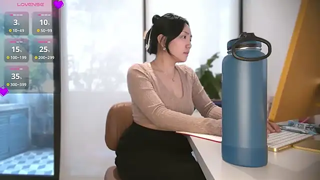 Snapshot of yuzhara chatting on 09/10/25, 03:23 yuzhara online show from 09/10/25, 03:23