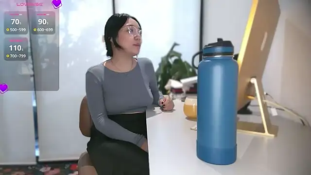 Snapshot of yuzhara chatting on 10/07/25, 02:14 yuzhara online show from 10/07/25, 02:14