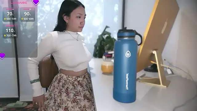 Snapshot of yuzhara chatting on 10/15/25, 01:55 yuzhara online show from 10/15/25, 01:55