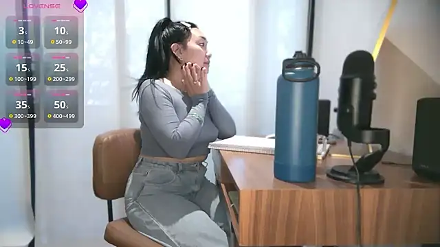 Snapshot of yuzhara chatting on 10/22/25, 01:44 yuzhara online show from 10/22/25, 01:44