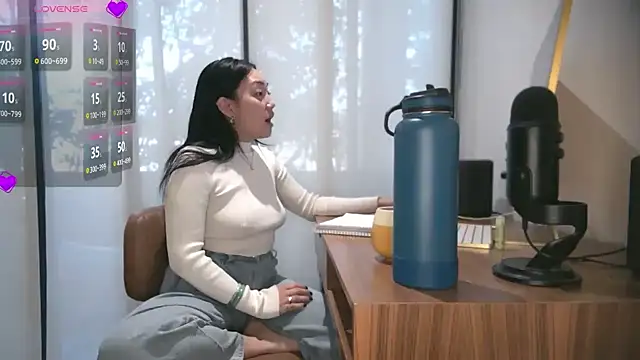 Snapshot of yuzhara chatting on 10/30/25, 02:18 yuzhara online show from 10/30/25, 02:18