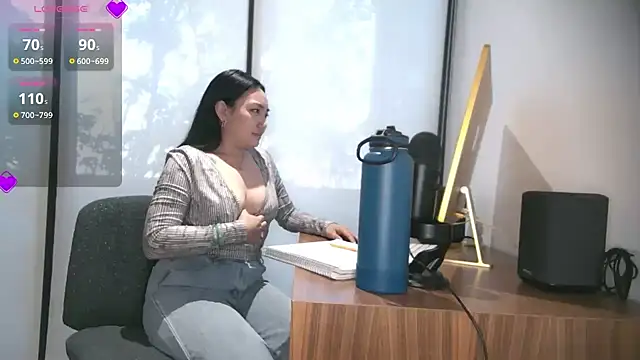 Snapshot of yuzhara chatting on 11/20/25, 02:17 yuzhara online show from 11/20/25, 02:17