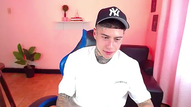 Snapshot of setthomas chatting on 11/06/25, 02:40 setthomas online show from 11/06/25, 02:40