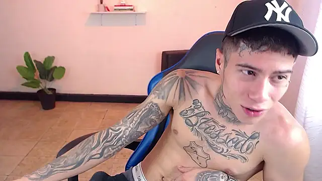 Snapshot of setthomas chatting on 11/24/25, 02:17 setthomas online show from 11/24/25, 02:17