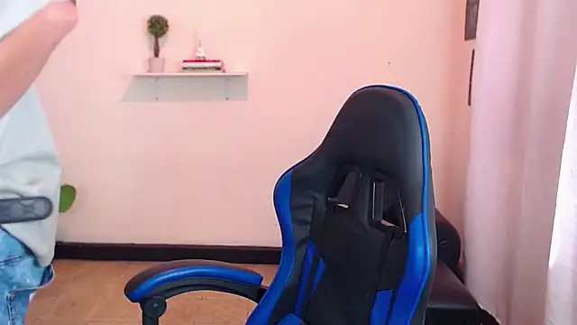 Snapshot of setthomas chatting on 12/01/25, 03:06 setthomas online show from 12/01/25, 03:06