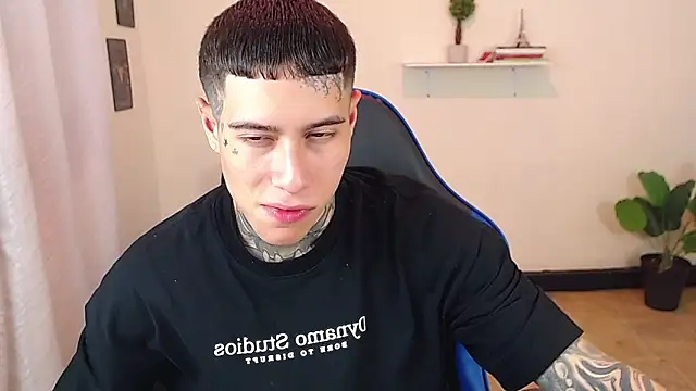 Snapshot of setthomas chatting on 12/19/25, 09:00 setthomas online show from 12/19/25, 09:00