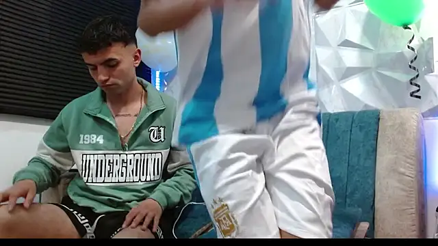 Snapshot of Isaac_tan chatting on 09/12/25, 08:03 Isaac tan online show from 09/12/25, 08:03