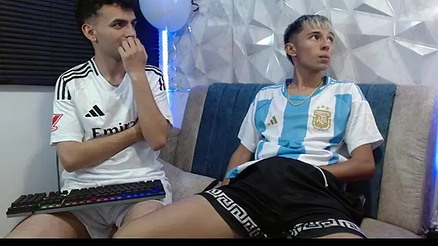 Snapshot of Isaac_tan chatting on 09/18/25, 02:02 Isaac tan online show from 09/18/25, 02:02