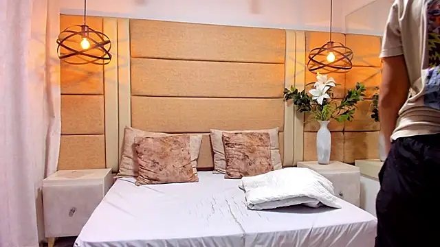 AnnieAndReach online show from 11/25/25, 07:47