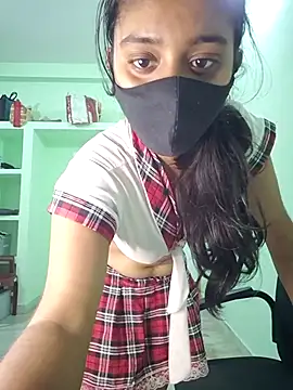 Snapshot of shrutee12 chatting on 02/01/26, 05:33 shrutee12 online show from 02/01/26, 05:33