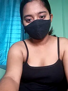 shrutee12 online show from 04/28/26, 06:18