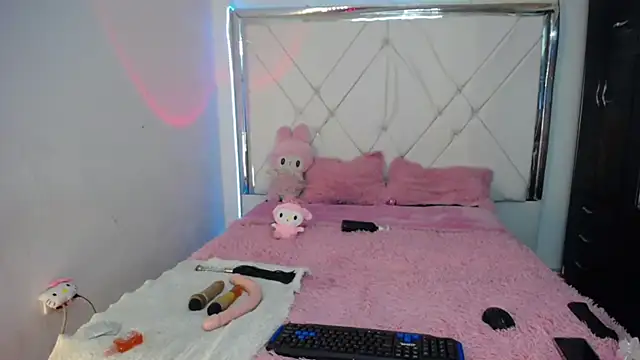Snapshot of Dulce_petit_ chatting on 09/15/25, 11:32 Dulce petit  online show from 09/15/25, 11:32