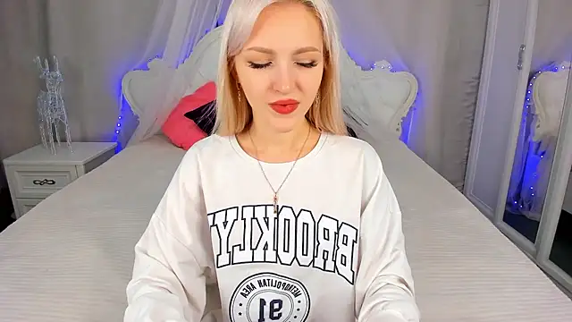 LisaFoxyMe online show from 11/12/25, 09:10