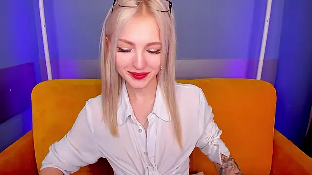 LisaFoxyMe online show from 11/27/25, 08:49