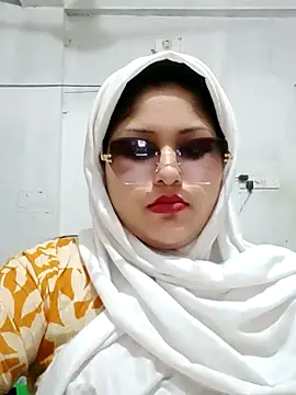 Snapshot of Nusrat-N chatting on 04/18/26, 12:36 Nusrat-N online show from 04/18/26, 12:36