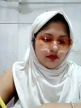 Snapshot of Nusrat-N chatting on 04/21/26, 02:04 Nusrat-N online show from 04/21/26, 02:04