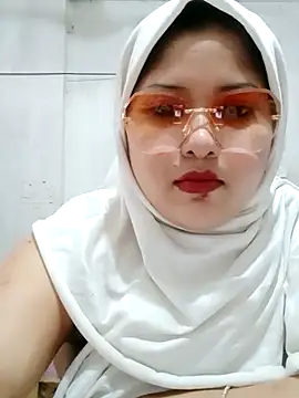 Snapshot of Nusrat-N chatting on 04/21/26, 02:51 Nusrat-N online show from 04/21/26, 02:51