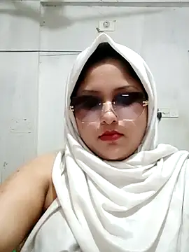 Snapshot of Nusrat-N chatting on 04/26/26, 12:25 Nusrat-N online show from 04/26/26, 12:25
