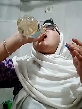 Snapshot of Nusrat-N chatting on 04/28/26, 04:34 Nusrat-N online show from 04/28/26, 04:34