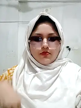 Snapshot of Nusrat-N chatting on 05/08/26, 06:24 Nusrat-N online show from 05/08/26, 06:24