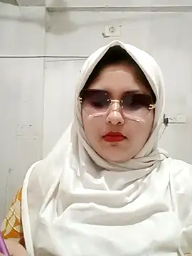 Snapshot of Nusrat-N chatting on 05/17/26, 03:04 Nusrat-N online show from 05/17/26, 03:04