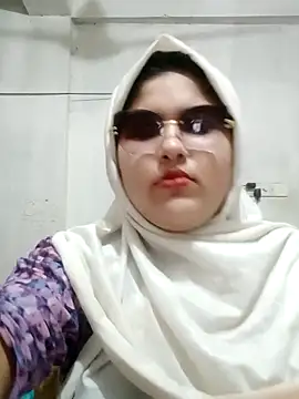Snapshot of Nusrat-N chatting on 05/18/26, 03:35 Nusrat-N online show from 05/18/26, 03:35