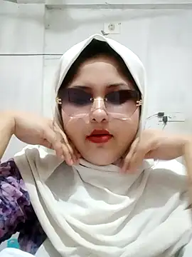 Snapshot of Nusrat-N chatting on 05/18/26, 04:07 Nusrat-N online show from 05/18/26, 04:07