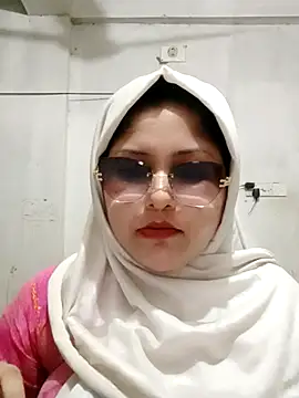 Snapshot of Nusrat-N chatting on 05/18/26, 04:35 Nusrat-N online show from 05/18/26, 04:35