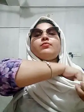 Snapshot of Nusrat-N chatting on 05/19/26, 02:23 Nusrat-N online show from 05/19/26, 02:23