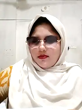 Snapshot of Nusrat-N chatting on 05/20/26, 03:18 Nusrat-N online show from 05/20/26, 03:18