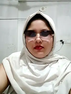 Snapshot of Nusrat-N chatting on 05/31/26, 01:18 Nusrat-N online show from 05/31/26, 01:18
