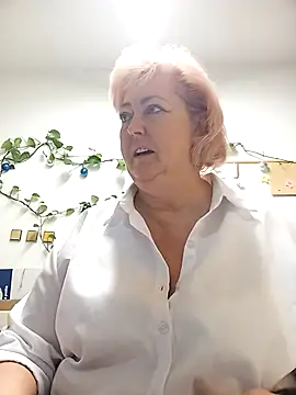 Snapshot of TerezaVelvet chatting on 09/23/25, 05:10 TerezaVelvet online show from 09/23/25, 05:10