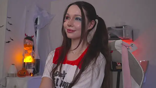 Snapshot of kategoodgirl chatting on 10/31/25, 08:48 kategoodgirl online show from 10/31/25, 08:48