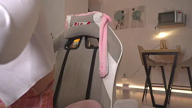 Snapshot of kategoodgirl chatting on 11/19/25, 10:26 kategoodgirl online show from 11/19/25, 10:26