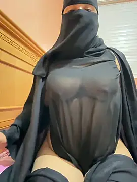 Snapshot of _Laiali_ chatting on 09/16/25, 12:06 Laiali online show from 09/16/25, 12:06