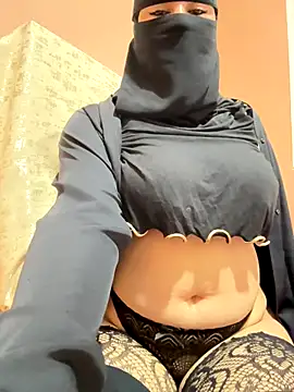 Snapshot of _Laiali_ chatting on 11/19/25, 12:27 Laiali online show from 11/19/25, 12:27