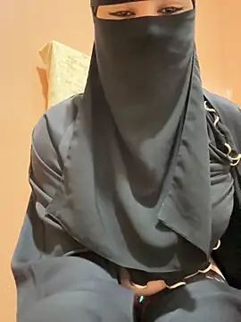 Snapshot of _Laiali_ chatting on 11/20/25, 12:16 Laiali online show from 11/20/25, 12:16