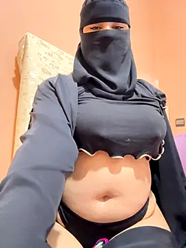 Snapshot of _Laiali_ chatting on 11/24/25, 12:27 Laiali online show from 11/24/25, 12:27