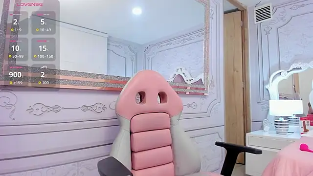 Snapshot of Sofi_naughty18 chatting on 09/26/25, 06:34 Sofi naughty18 online show from 09/26/25, 06:34