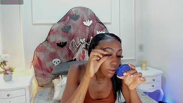 Anamonrroe online show from 10/23/25, 07:56