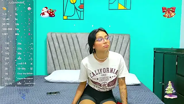 Snapshot of Soffia_Konig_ chatting on 12/04/25, 08:17 Soffia Konig online show from 12/04/25, 08:17