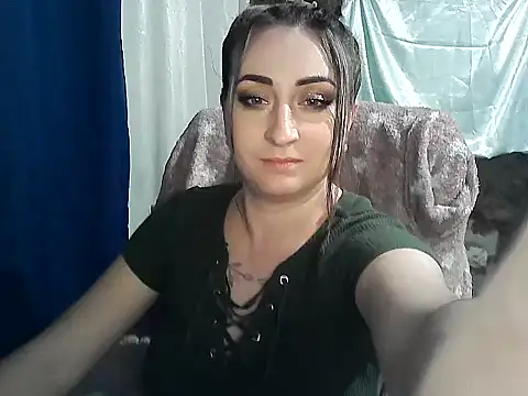 Snapshot of FlySunny4 chatting on 10/08/25, 06:38 FlySunny4 online show from 10/08/25, 06:38