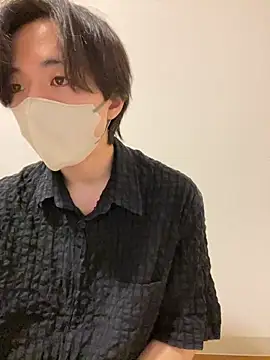 Snapshot of Yuma0718 chatting on 11/19/25, 04:51 Yuma0718 online show from 11/19/25, 04:51