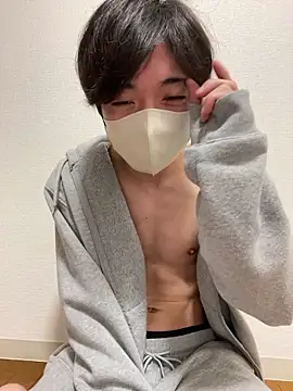 Snapshot of Yuma0718 chatting on 02/14/26, 12:24 Yuma0718 online show from 02/14/26, 12:24