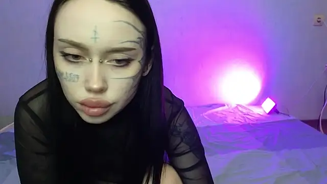 Snapshot of Somniyaa chatting on 12/14/25, 02:22 Somniyaa online show from 12/14/25, 02:22