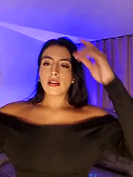 Snapshot of AliishaPss chatting on 11/13/25, 03:49 AliishaPss online show from 11/13/25, 03:49